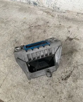 Volkswagen Jetta VI Engine mount bracket 1K0199262