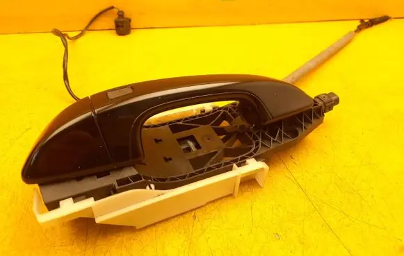 Porsche Cayenne (92A) Rear door exterior handle/bracket 7P5839885B