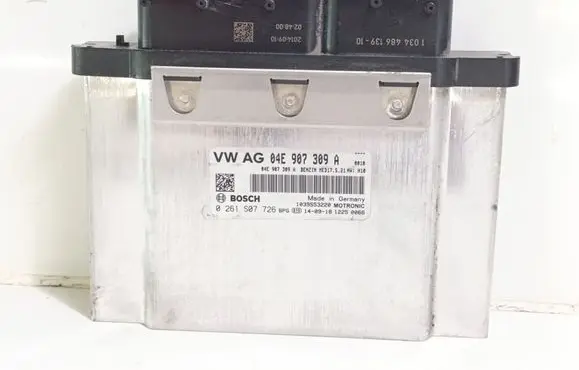 Volkswagen Golf VII Engine control unit/module 04E907309A 0261S07726