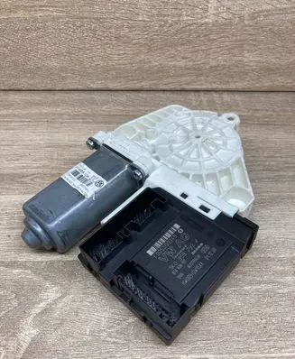 Volkswagen Golf V Front door window regulator motor 1K0959792P 1T0959702L