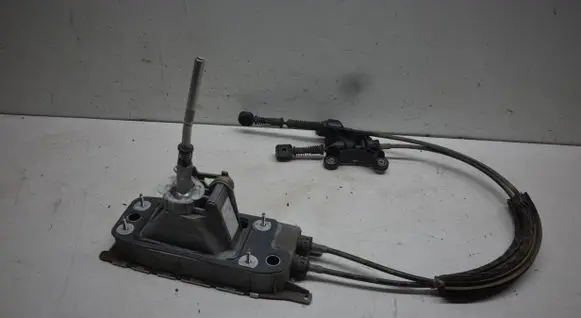 Volkswagen Tiguan Gear shifter/selector 5N0711049P