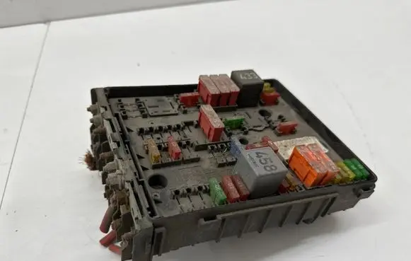Volkswagen PASSAT B7 Fuse box set 1K0937124K
