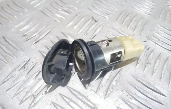 Peugeot 307 12 V Socket (front) 