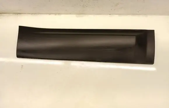 Nissan Qashqai+2 Rear door trim (molding) 82870BR11A