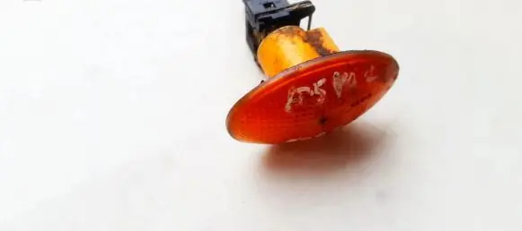 Front fender indicator light