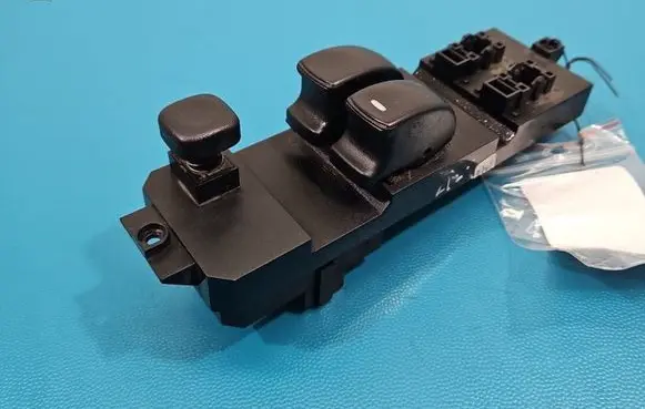 Mitsubishi Space Star Electric window control switch MR915958 IMPRK1543185