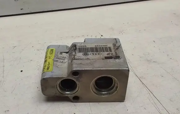 Audi A3 S3 8L Air conditioning (A/C) expansion valve 52196590 662975A HFC134A