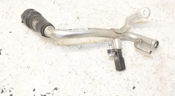 Engine coolant pipe/hose