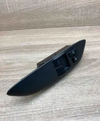Toyota Yaris Verso Electric window control switch 0114Q26