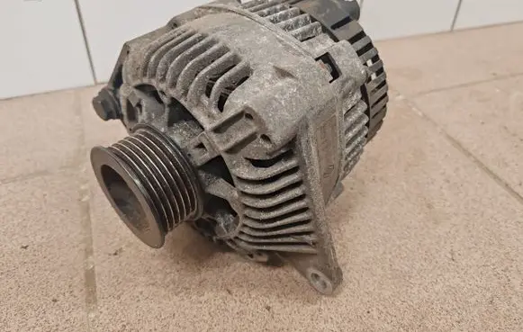 Volvo S40, V40 Generator/alternator 7700424582 A13VI209 2541981B