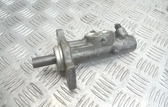 Master brake cylinder