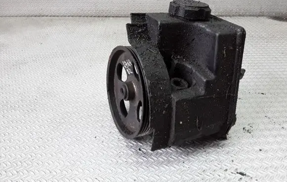 Citroen Xsara Picasso Power steering pump 9636320580