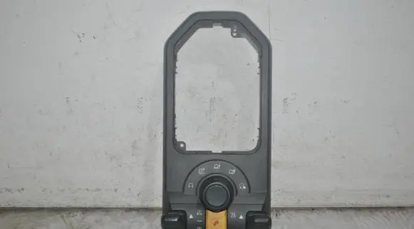 Land Rover Discovery 3 - LR3 Suspension ride height/mode switch YUD501590WUX 060209