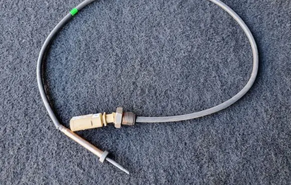 Volkswagen Tiguan Exhaust gas temperature sensor 04L906088CD