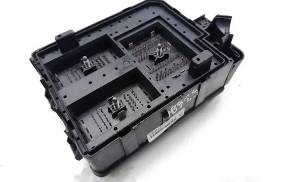 Opel Mokka X Fuse module 42607101 C0002423