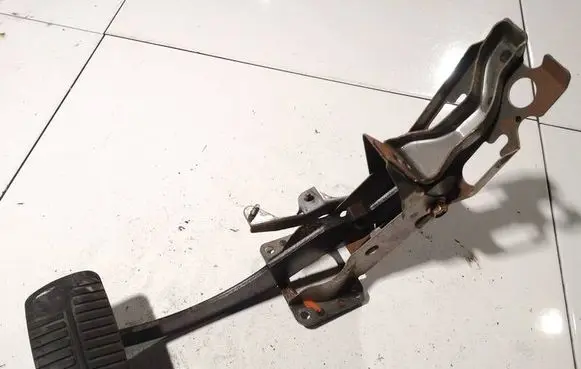 Subaru B9 Tribeca Clutch pedal 