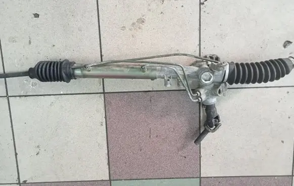 Volkswagen Golf III Steering rack 000
