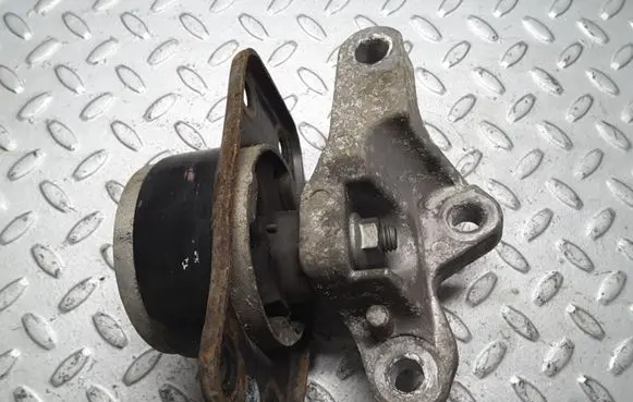 Mitsubishi Colt Engine mount bracket MR961613