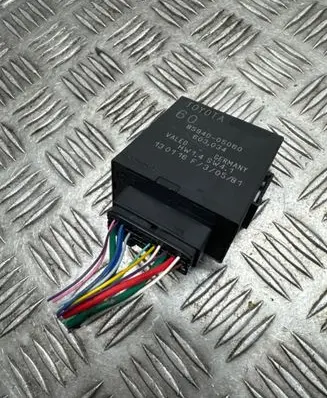 Toyota Avensis T270 Window wiper relay 8594005060 603034 30116F