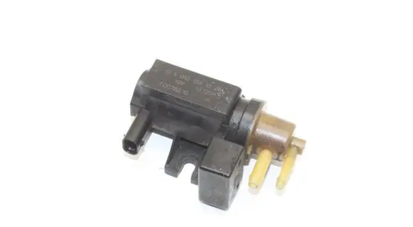 Mercedes-Benz A W176 Turbo solenoid valve A0101531328