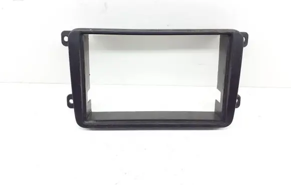 Volkswagen PASSAT B6 Radio/GPS head unit trim 