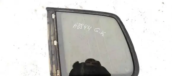 Volkswagen Touran I Rear side window