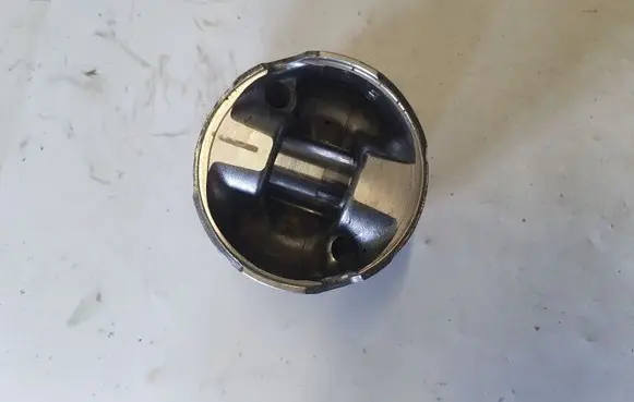 Toyota Corolla Verso E121 Piston NOCODE