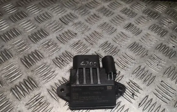 Chrysler 300 - 300C Glow plug pre-heat relay 0522140709