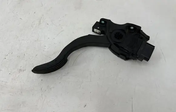Volvo V70 Accelerator throttle pedal 6G929F836BD