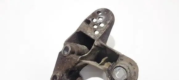 Audi A4 S4 B5 8D Engine mounting bracket 4b0199352a