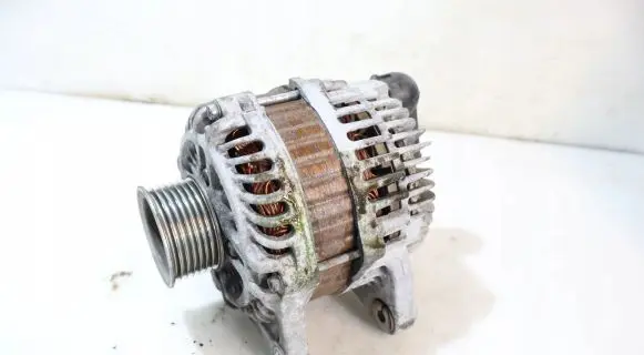 Nissan Juke I F15 Generator/alternator