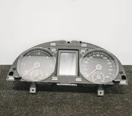 Volkswagen PASSAT CC Speedometer (instrument cluster)