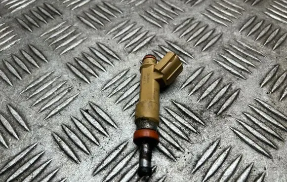 Toyota Prius (XW30) Fuel injector 2325037010