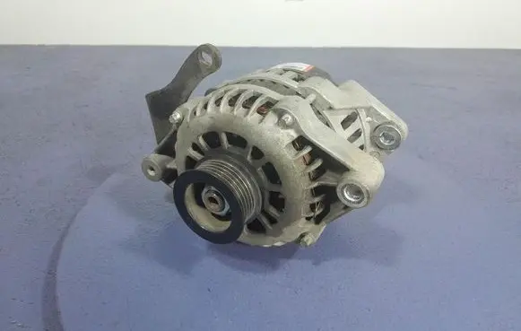Opel Zafira A Generator/alternator A1011