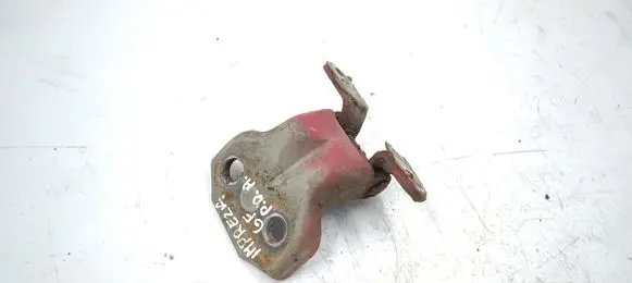 Subaru Impreza I Front door lower hinge 680NFB