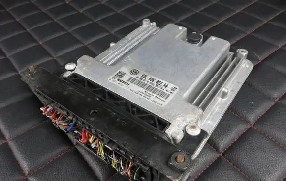 Volkswagen Tiguan Engine control unit/module 03L906022RQ 03L906022RP 0281016157