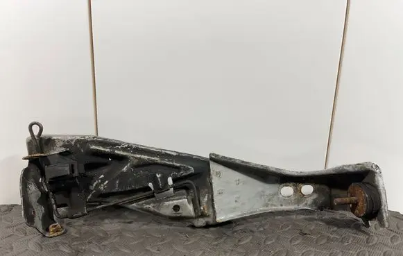 Audi A6 S6 C4 4A Radiator mount bracket 4A0805808