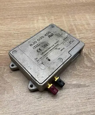 Audi A4 S4 B8 8K Aerial antenna amplifier 8J0035456