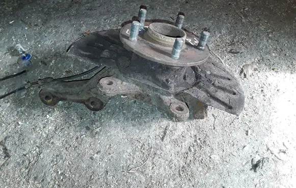 Suzuki Grand Vitara II Front wheel hub NOCODE