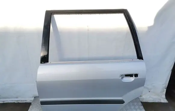 Mitsubishi Space Wagon Rear door