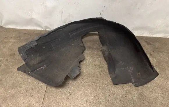 Front wheel arch liner splash guards