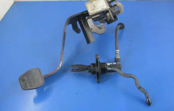 Mitsubishi Colt Accelerator throttle pedal MR955197