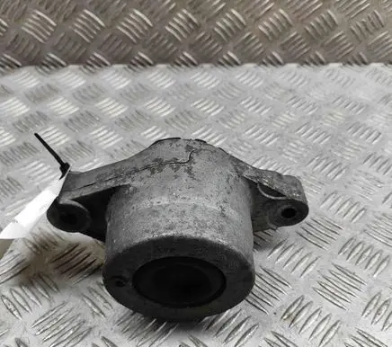 Maserati Quattroporte Engine mount bracket 06700048710 670004871
