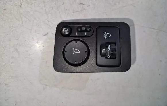 Honda CR-V Wing mirror switch M33212
