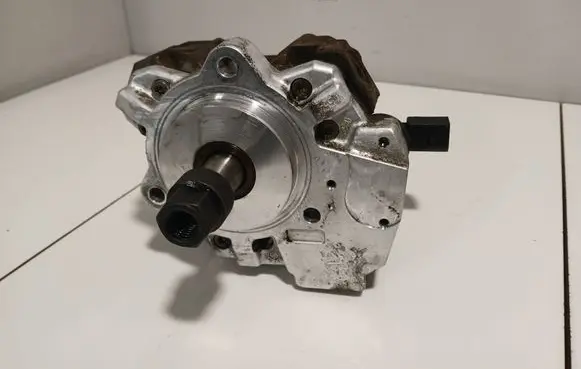 BMW X5 E53 Fuel injection high pressure pump 0445010073 7788678
