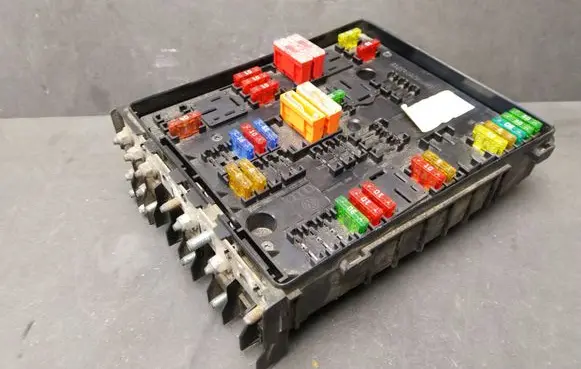 Volkswagen Caddy Fuse box set 1K0937124K