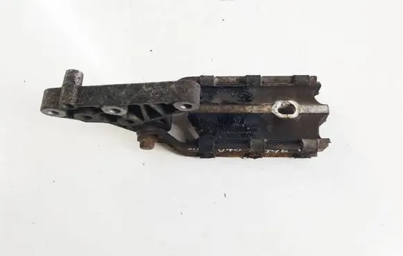 Volvo V70 Engine mount bracket 31262935