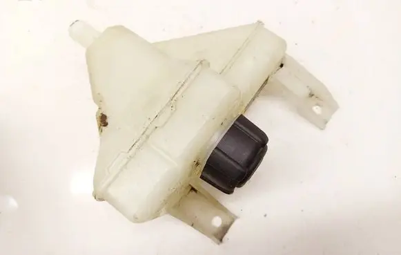 Nissan e-NV200 Brake fluid reservoir 