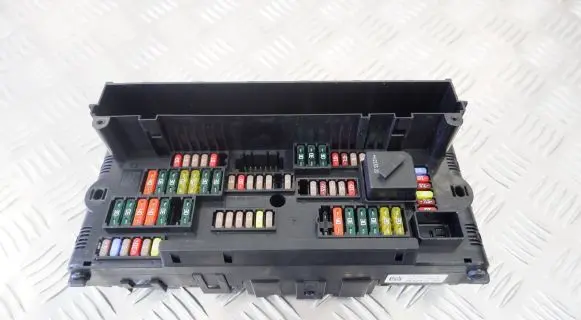BMW 5 F10 F11 Fuse module 9252815
