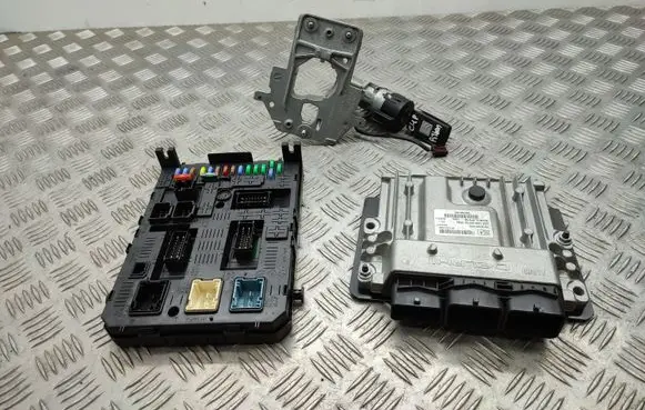 Citroen C4 Grand Picasso Engine ECU kit and lock set 9666895680 966689568002